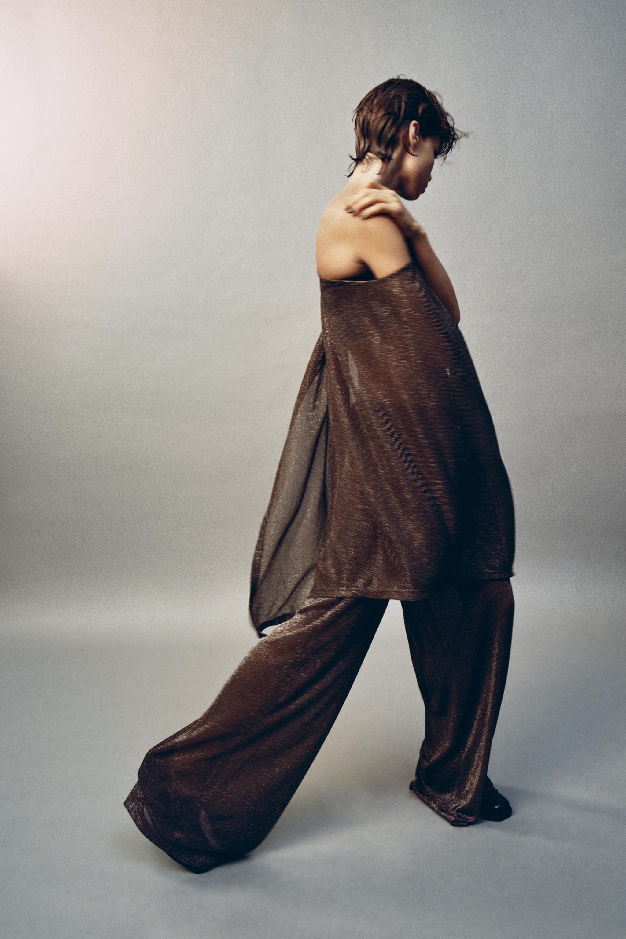 ASYMMETRIC METALLIC THREAD CAPE